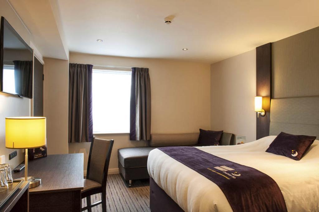 Premier Inn London City - Aldgate Bagian luar foto